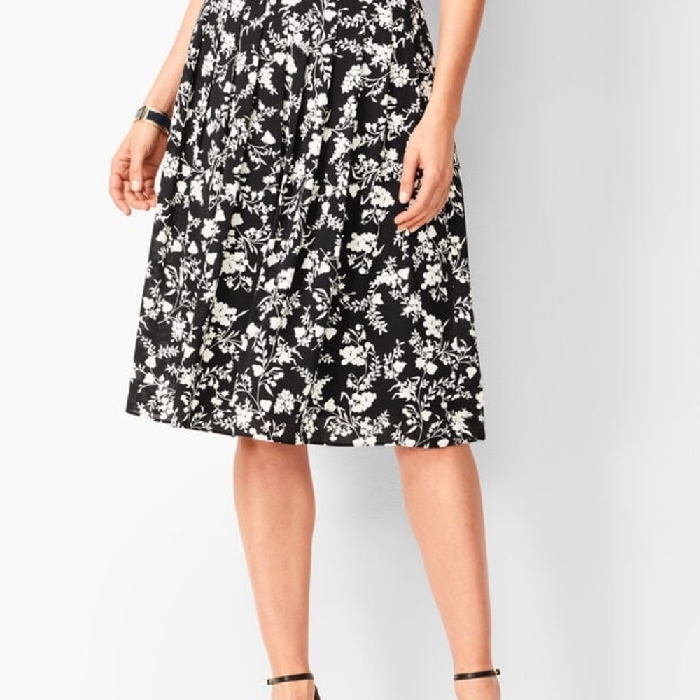 Talbots Skirt Women 6 White Black Floral A-line Feminine Preppy Cottagecore Work